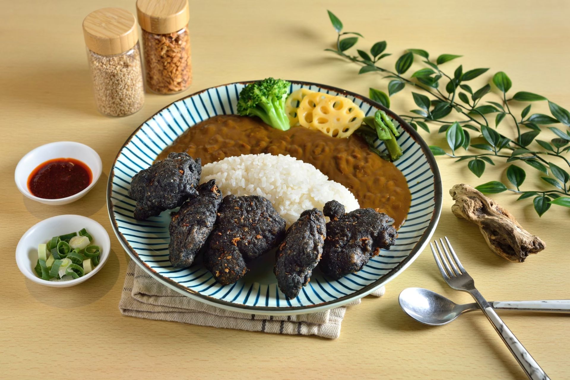 黑金唐揚雞咖哩飯